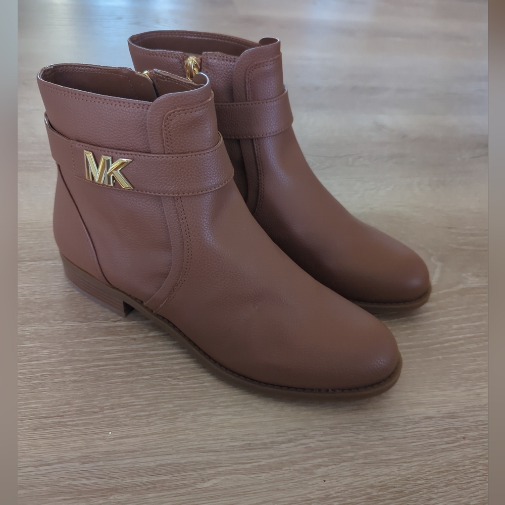 Michael kors booties brown Jilly Faux Pebbled Leather Ankle Boot size 9
